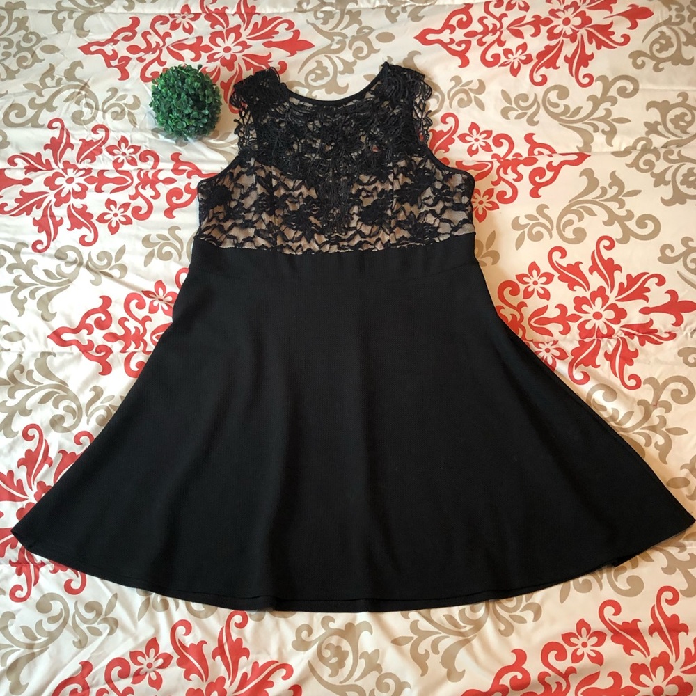Plus size Black Lace Sweetheart Skater Dress